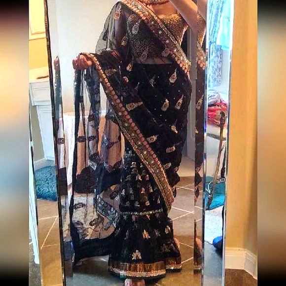 Divya Kanakia Pre-stitched Ruffled saree & sequin ready to wear blouse XS NWT - Picture 4 of 15